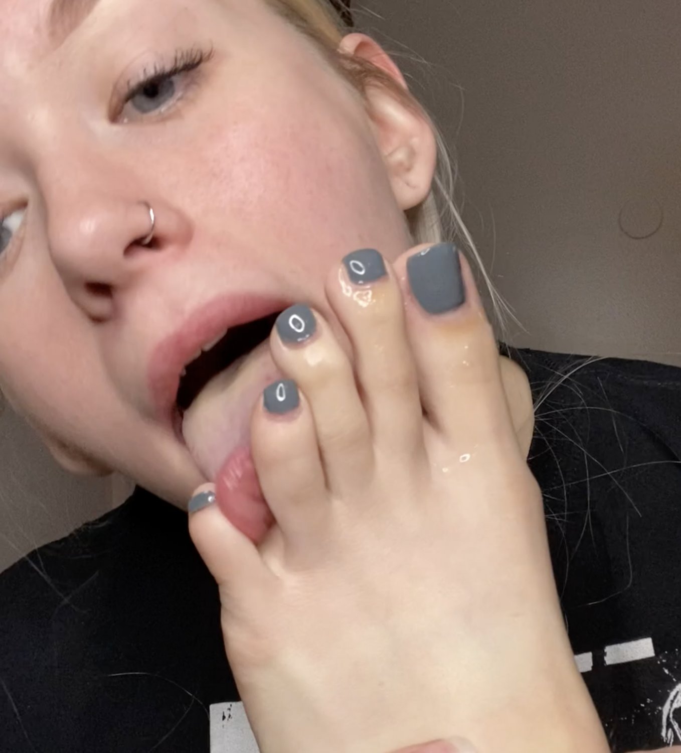 Blonde Girl Self Foot Worship #TIvxMSUO