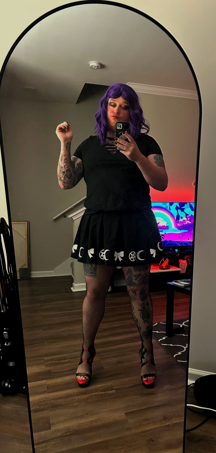 Tattooed Goth Sissy Newcomer Taylor can´t wait to become a famous exposed Webslut #CwkC37M4