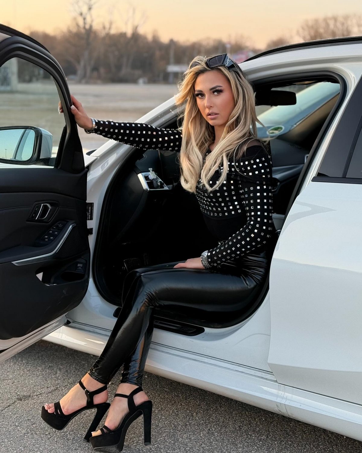 Sexy babe in PVC #vPyBNCTS
